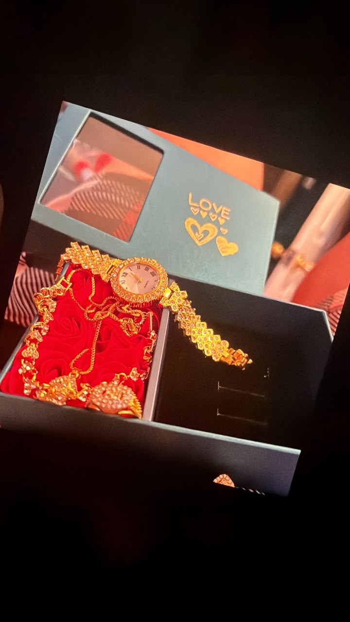 Photo shared with review of Women gift set
